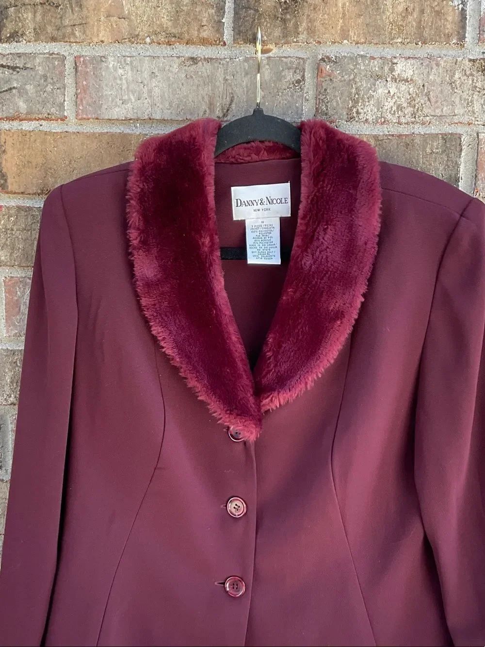 Take 50% OFF- Danny & Nicole Burgundy Blazer with Faux Fur Shawl Collar,Size-14 - Picture 3 of 10